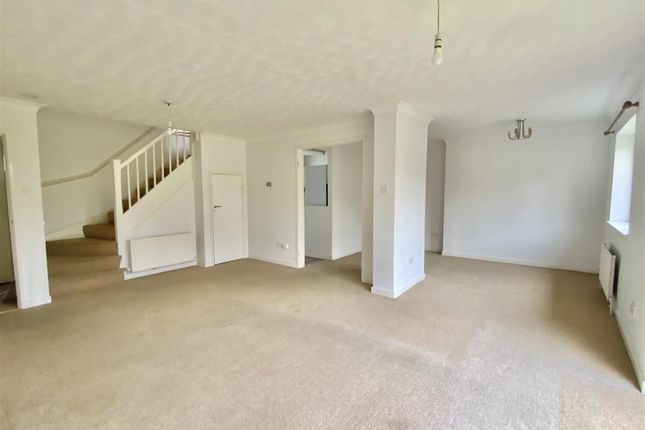 29, Bells Meadow, Milton Keynes photo 2