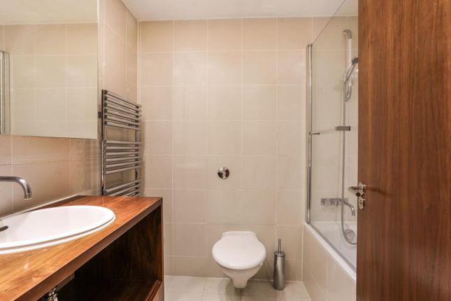 Flat to rent in Point West, Cromwell Road, South Kensington