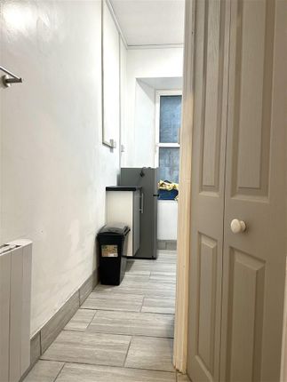 Flat 1, 7, Picton Road, Milford Haven photo 4