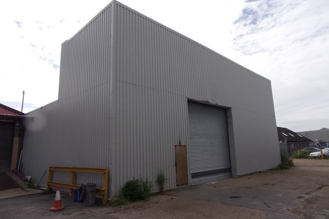 Light industrial to let in Renwick Road, Barking