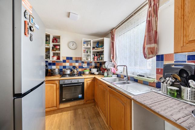9 Sanders Way, London photo 3