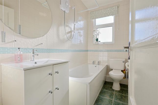 53, Dene Crescent, Wallsend photo 4