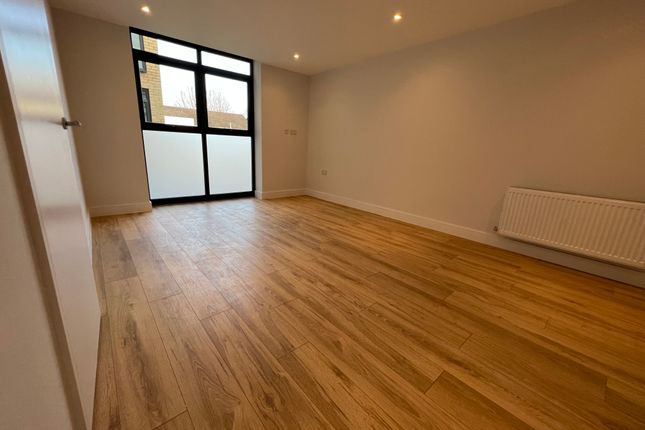 Flat to rent in Townsend Road, Southall
