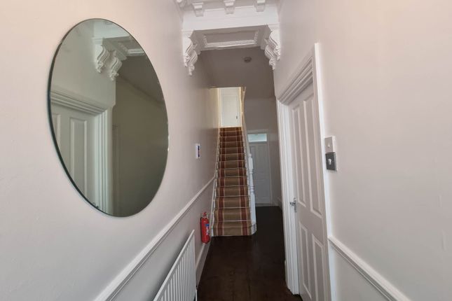 Room to rent in Alexandra Road, London