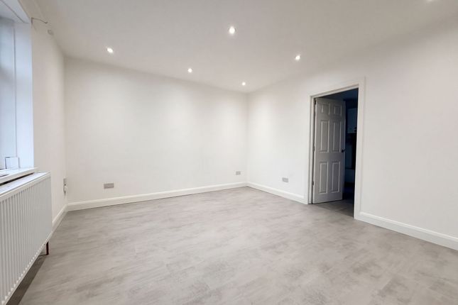 44 Wescott Way, Uxbridge photo 2
