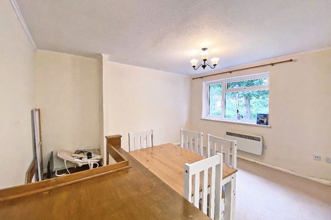 128, Avondale, Aldershot photo 3