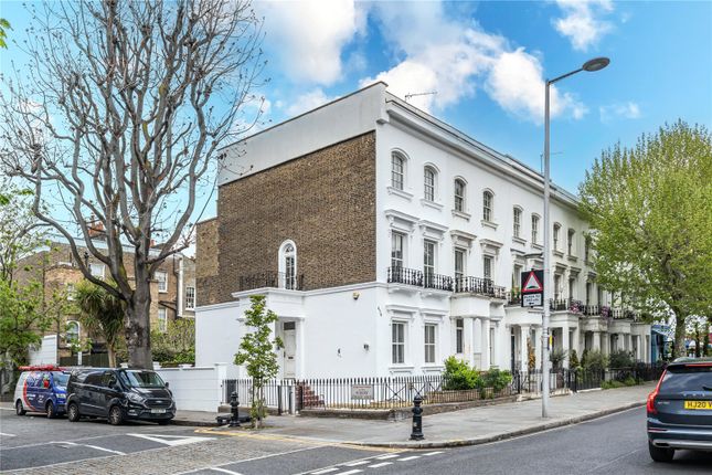 End terrace house for sale in Kings Road, London