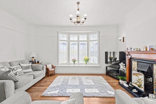50, Elmcroft Drive, Chessington photo 2