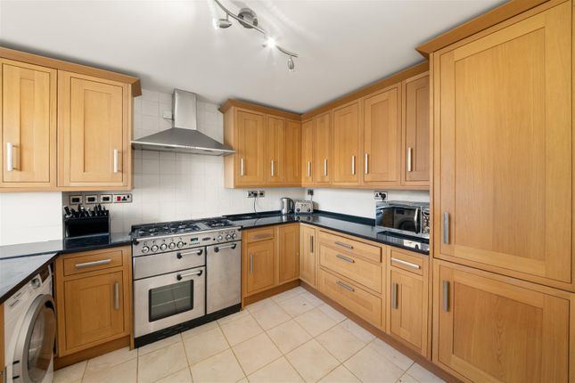 4, Anderson Close, Uxbridge photo 4