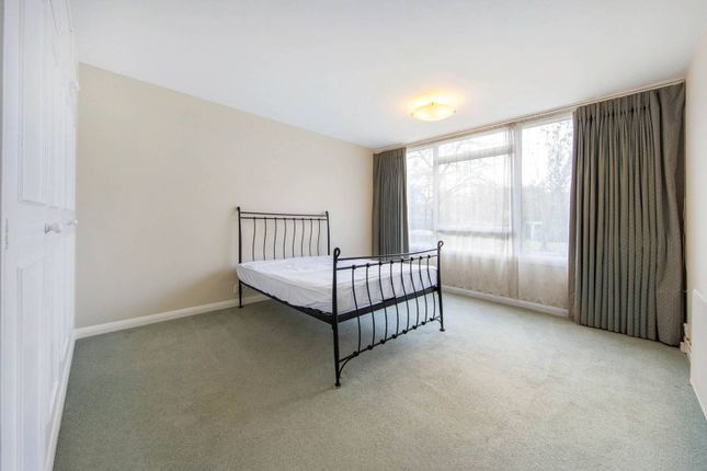 Thumbnail Flat to rent in Keswick Road, East Putney, London