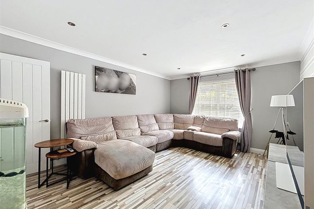 5, Appletree Close, Hull photo 3