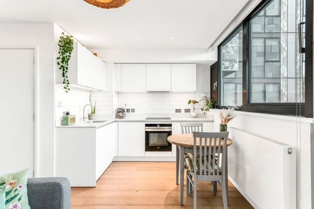 210, Hill House, 17, Highgate Hill, London photo 3