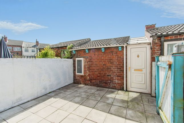 8, Park Lane, CASTLEFORD photo 4
