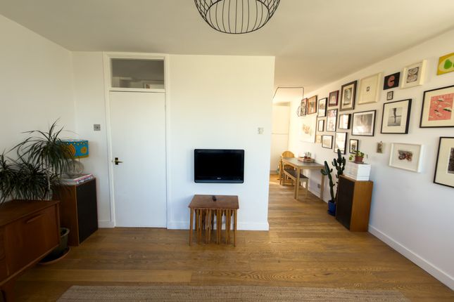 Flat 28, Weymouth Court, Weymouth Terrace, London photo 3