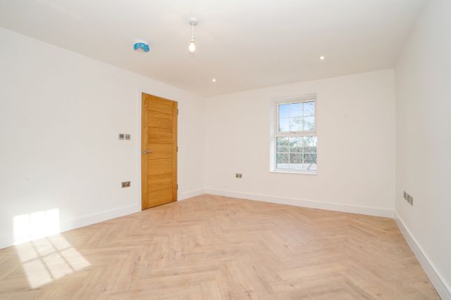 Springfield, Thornhill Road, South Marston, Swindon photo 4