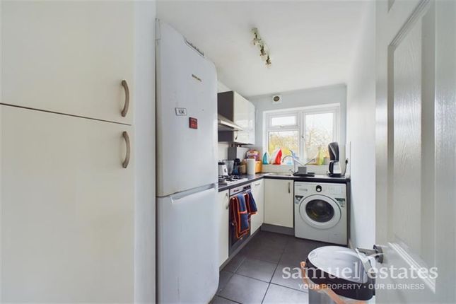 Flat for sale in Holmbury Court, Cavendish Road, Colliers Wood