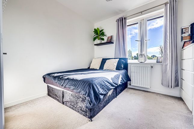 Flat for sale in Cole Court, Southend-On-Sea