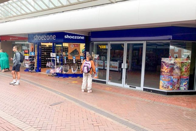 Retail premises to let in 15 North Walk, Cwmbran, Cwmbran