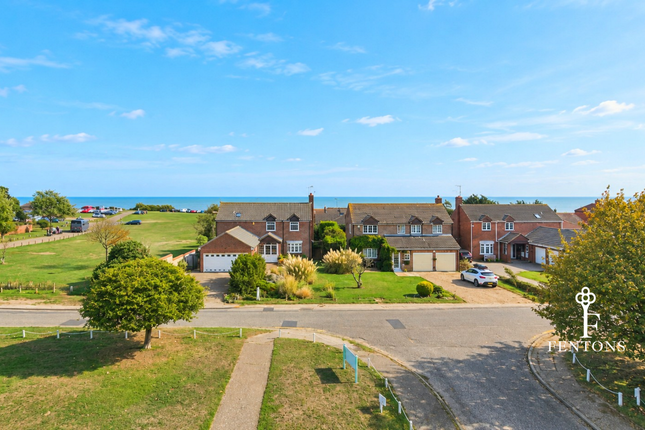 17 Naze Court, Old Hall Lane, Walton-on-the-Naze photo 2