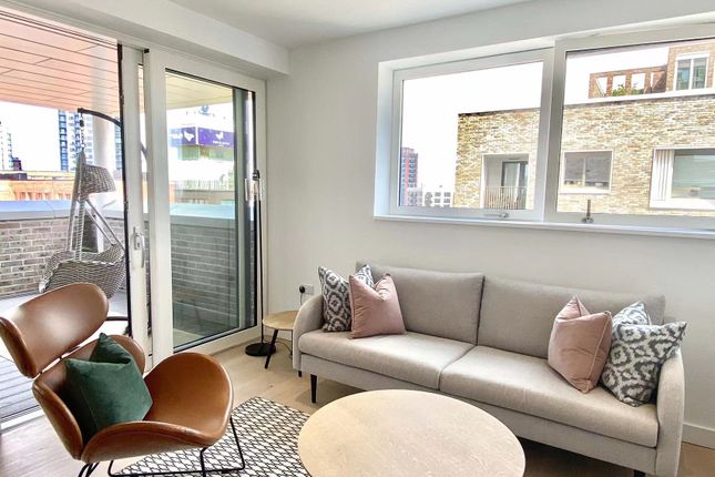 Thumbnail Flat to rent in 143 Walworth Road, London