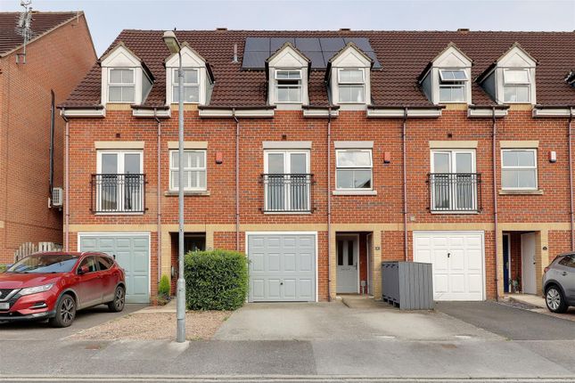 Thumbnail Town house for sale in Willow Drive, Brough