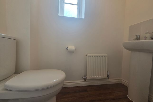 4, Llama Close, Leyland photo 4