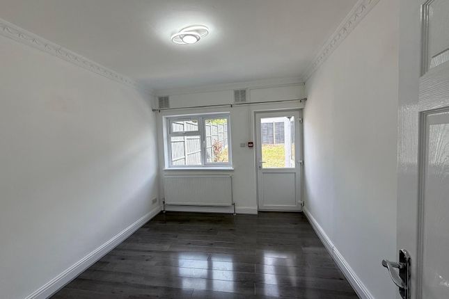 00, Kingsway, Wembley photo 5
