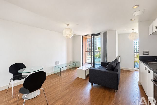 Flat 138, 2, Cornmill Lane, London photo 2