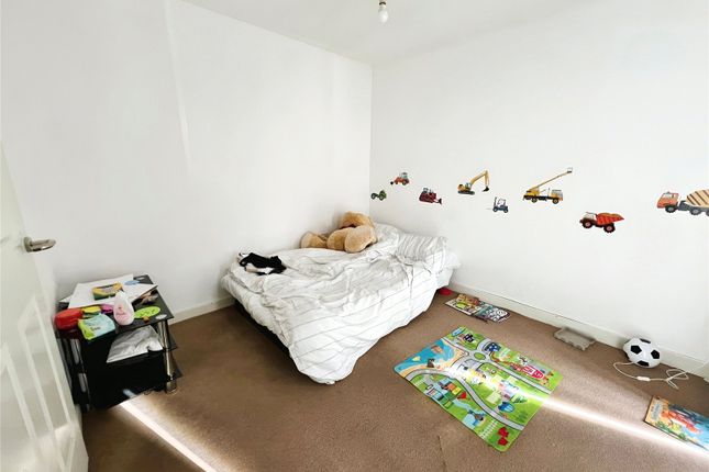 Flat for sale in Kingfisher Way, Tipton, West Midlands