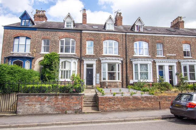 Thumbnail Flat to rent in First Floor Flat, Bishopthorpe Road, York