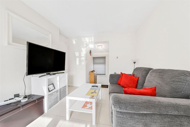 Thumbnail Maisonette to rent in Keith Connor Close, London