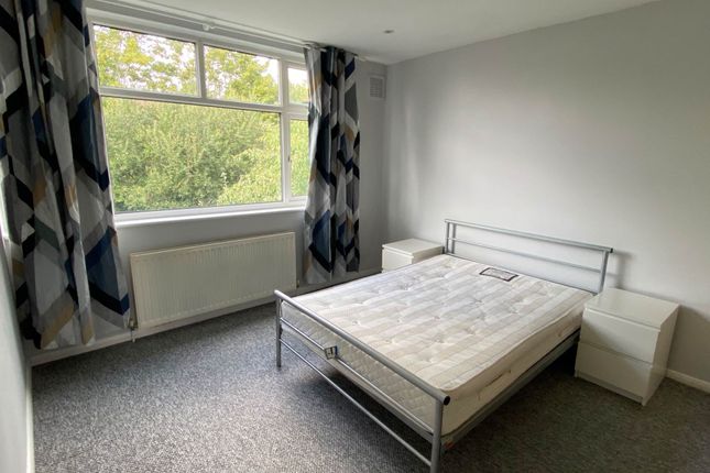14, Vineyard Avenue, London photo 5