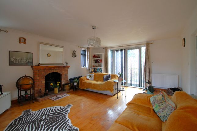 50 Dunstall Avenue, Leicester photo 4