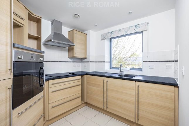 20 Elles House, Shotfield, Wallington photo 4