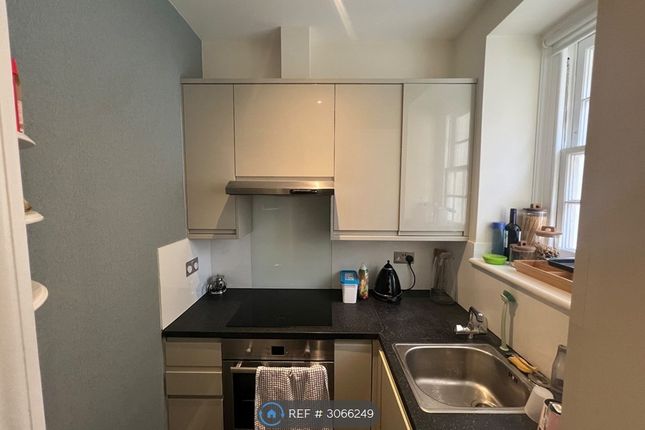 Flat L, Warwick Square, London photo 5