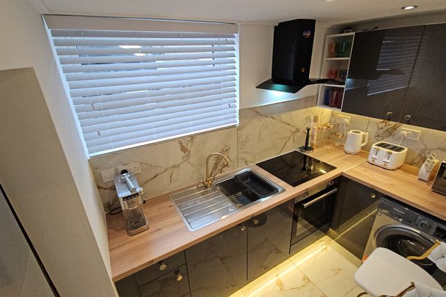 Flat 2, Chapel , Luton photo 3