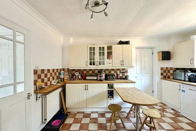 21, Squarefield Gardens, Hampshire photo 2