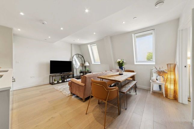 Thumbnail Flat for sale in Albion Place, London