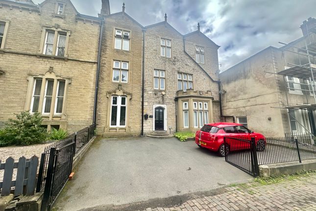 Thumbnail Property to rent in Elmwood Close, Huddersfield