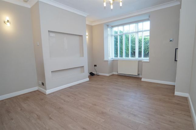 7, Westfield Grove, Shipley photo 2