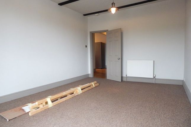 Flat to rent in High Street, Wroxall, Ventnor