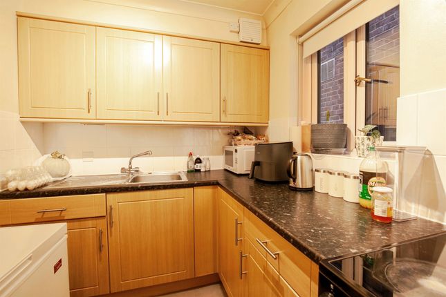 Flat 2, Clevelands, Perrymount Road, Haywards Heath photo 4