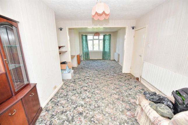 13, Georges Close, Orpington photo 4