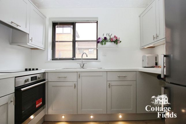 13 Somerset Gardens, London photo 3