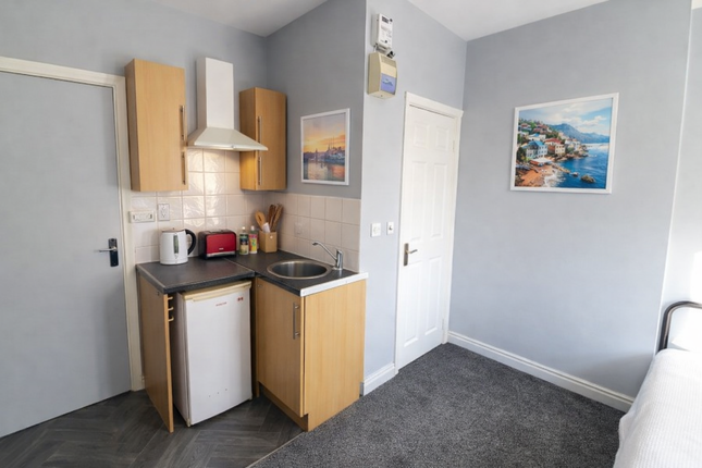31 Lowther Road, Room 3, Doncaster photo 5