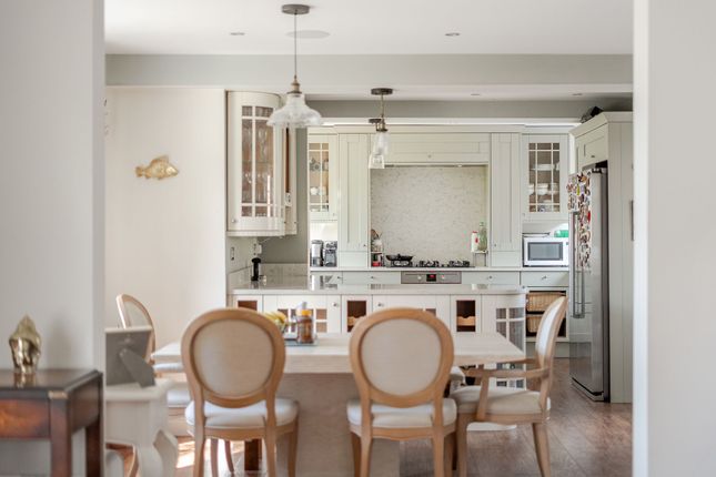 12 Milburn Walk, Epsom photo 3