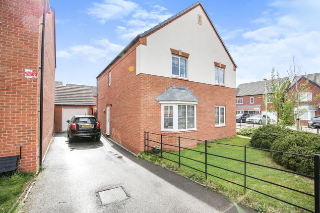 21, Chetwynd Drive, Atherstone, Warwicskhire photo 2