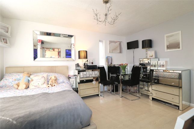 10, Millford, Surrey photo 4