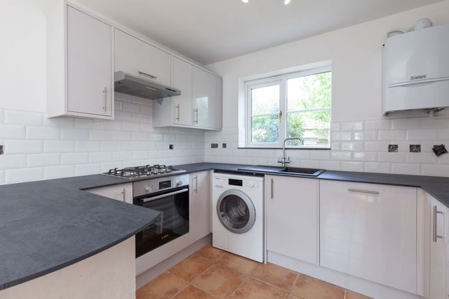 2 Campion Way, Witney photo 3
