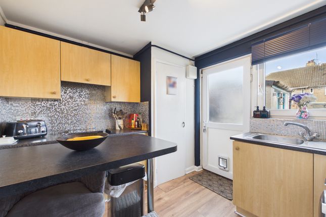 14 Kellas Avenue, Lossiemouth photo 3